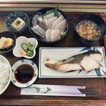 しとろにえ - 料理写真:焼魚＋刺身盛合わせ定食@2300