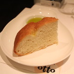 イタリアン オット - 自家製パン　岩塩とローズマリーのフォカッチャ