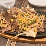 anyway やむなし - ラム肉と夏野菜の鉄板焼き1,188円