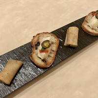 セ シュエット - ▪️アミューズ -Amuse-
                    ・ブランダード、サーモンガレット