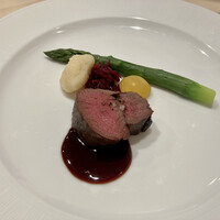 セ シュエット - ▪️肉料理 - Viande -
                      ・北海道産蝦夷鹿肉もも肉のポワレソースグランヴヌール