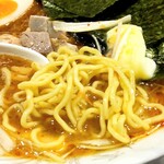 しょうゆとんこつラーメン 匠家 - カタ茹での麺