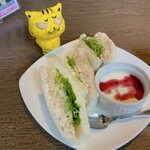 カフェ・ド・白亜 - ツナオニオンとごぼうサラダの、クリーミーサンド+200円