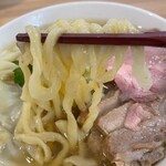 手打ち正麺 Hachimitsu - 麺は、手揉み麺