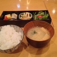 飯家くーた 銀座七丁目店 - ご飯、味噌汁、副菜