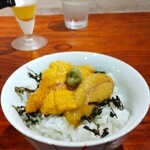 灼味噌らーめん 八堂八 - 生うに丼 1000円