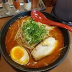Yondai Me Ichimaru - 大盛、麺ギッシリのチャーシュー煮卵が旨×２…チャーシューの上の生姜が、ナイスアクセントにナリ、より旨×２に…。