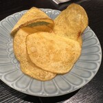 肉料理ふくなが - ポテトチップス。牛脂で揚げたポテトチップス。美味しかったので、東京にお土産として持ち帰りたいと言うので、お土産に一つ注文。