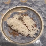 肉料理ふくなが - 少量のご飯を持ってきてくれるので、肉汁に絡める。