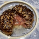 肉料理ふくなが - 箸で割ると、肉汁が溢れる。