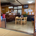 沖縄そば 咲樹 - 手入れのゆきとどいた店内