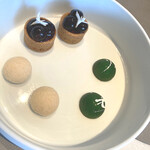 ラルジャン - ブルーベリーのタルト、抹茶のショコラ、和三盆のクッキー