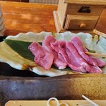 茅ヶ崎 そば処 榮家 - 鴨肉を焼きます