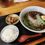 Burakku Peppa - 黒担々麺(ライス唐揚げ付き)