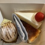 カフェ・ル・グレ - 左からモンブラン、バスクチーズケーキ、ショートケーキ