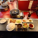 Yakiniku Kamesan - ●MIXとんちゃん定食　600円
                      
                      ●ご飯大盛り　無料
                      
                      ランチ時だけ❔無料なのかな❔
                      ランチメニューには書かれてないので判らない❔
                      チロさん情報に感謝❕
                      
                      ●ドリンク（コカコーラ）＋200円