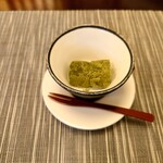 寿司 松岡 - ▷デザート
      ◯抹茶のわらび餅
      モッチリ食感で甘味とほんのりと
      抹茶の苦みがあって美味しい