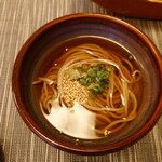 寿司 松岡 - ▷蕎麦
      ◯冷やし掛け蕎麦
      胡麻の味わいと深みある醤油出汁感あるカエシで
      甘味はシッカリ目となる