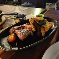 スミレオオサカ - 牛ステーキと夏野菜