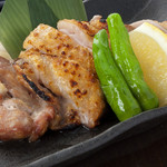 時分時 - 大山地鶏もも肉の一枚焼きおすすめは天然塩で