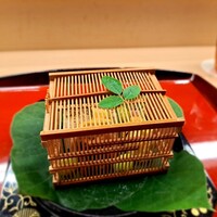 赤坂 菊乃井 - 八寸は虫かごを模して　職人の手作り