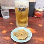 麺厨房 - 生ビール アサヒスーパードライ520円
搾菜付き