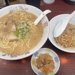 麺厨房 - ラーメン半炒飯セット950円
            搾菜付き