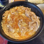 Koedo Ohana - 極上親子丼(並)1350円(税込)
                        大盛にしようか悩んだけど並で十分なボリューム！卵の色が濃くトロトロで美味しいわ～:*(〃∇〃人)*:
                        お肉も柔らかいし、混む理由が分かりますね。