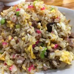 揚子江 - チャーハンのアップ。米粒と具の割合は50％ずつなのではないかと食べながら思ったくらいの具沢山。得しかない。