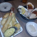 札幌かすそばtoてんぷら風土 - 特選カキ３種盛り　天ぷら５種盛り