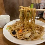 南海飯店 - やわらかい焼ソバの麺