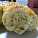 ブラウニー ブレッド＆ベーグルズ - ちぎった断面