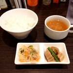 Quwanka - ライス、スープ、前菜二品