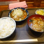 Chuukasoba To Motsuni Ikki Shokudou - もつ煮定食