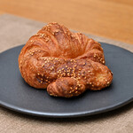 THE CITY BAKERY - プレッツェルクロワッサン@税込410円