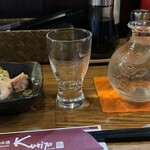 Kuriya - 春鹿 純米 980円。お通し 330円。