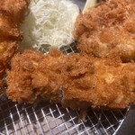 とんかつ とん米 - 美味しい肉質のヒレかつ　サクサクそして　ジューシーな豚肉。一口大に切ってあるので食べやすい。（2023年9月2日撮影）