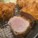 とんかつ とん米 - ヒレかつ。ほんのり赤みがありますが　そこはご愛嬌。うっすら衣で　柔らかい肉。是非　堪能したい一品です。（2023年9月2日撮影）