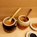 辛いラーメン14 - 七味とガーリックチップ