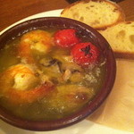 Bar GONZA - 広島産大粒牡蠣と海老のアヒージョ　ハーフ　750円