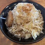 ラーメン ガジロー  - 麺200g、野菜ちょいマシ