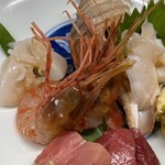 独酌　三四郎 - 刺身盛り合せ 二人前(左側)