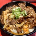 焼肉丼 十番 - ホルモン丼大盛、900円