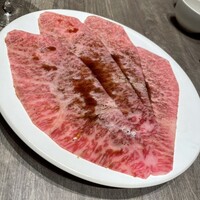 焼肉うしごろ 池袋店 - とろけるサーロインのすき焼き