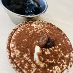 DEMEKIN - ティラミスクリームにレーズンがちょこんとのってて可愛い♡こういったちょっとの手間が一段と存在を素敵にする！