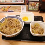 Yoshinoya - 肉だくの並に玉子