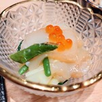 焼鳥 鐡 - 帆立の紹興酒漬け 黄ニラといくら