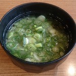 亀正くるくる寿司 - 味噌汁…サービス（おかわりも無料）