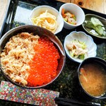 光る海 - カニ飯&イクラ丼