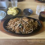 天領屋 - 満腹とり天定食（焼きそば大盛り）　９５０円＋１５０円